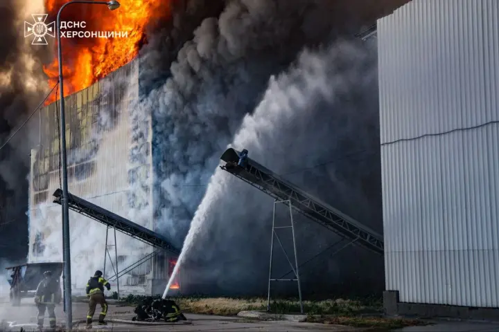 In the Kherson region, a large-scale fire at a poultry farm was extinguished after a Russian strike