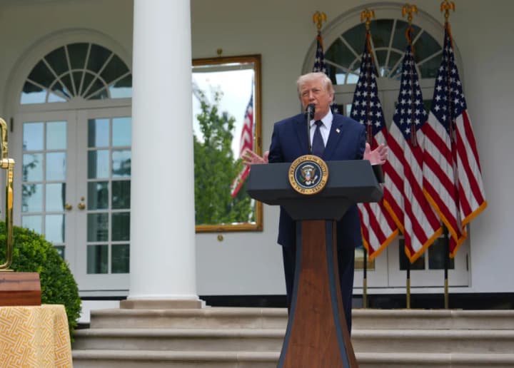 Трамп заявив, що будує у Білому домі новий вертолітний майданчик для Marine One
