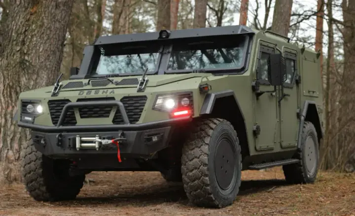 Міноборони допустило до експлуатації український аналог Humvee та оновлений бронеавтомобіль MRAP