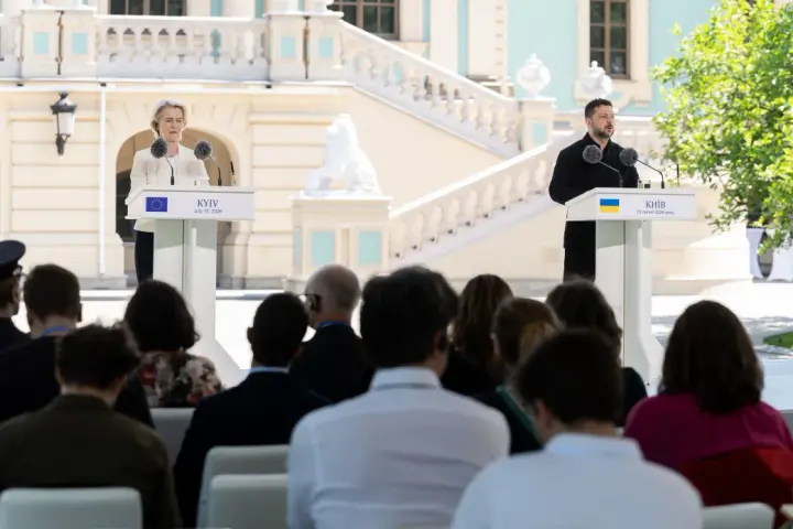 Зеленский заявил о подготовке кадровых изменений среди украинских послов