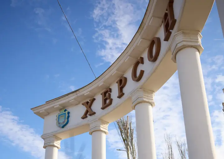 Russian FPV drone attacked a market in Kherson, one dead and six wounded