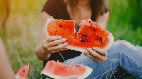Как выбрать арбуз без нитратов: работают ли домашние способы проверки