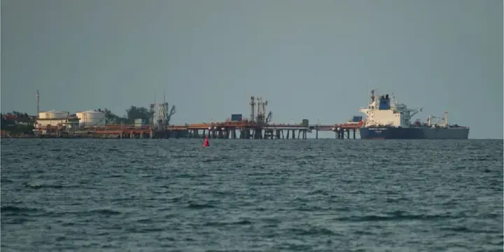 Атака на танкер у берегов Румынии - члены экипажа рассказали подробности удара