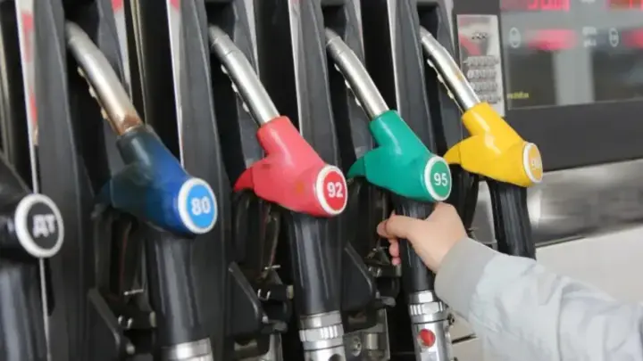 Gasoline at 93 hryvnias per liter - expert explains when fuel prices may rise in Ukraine