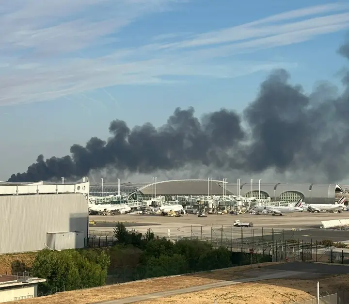 A large fire broke out at a warehouse near Charles de Gaulle Airport in Paris