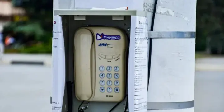 рф повертає Крим у минуле: в окупованих містах встановлюють таксофони - ЦПД