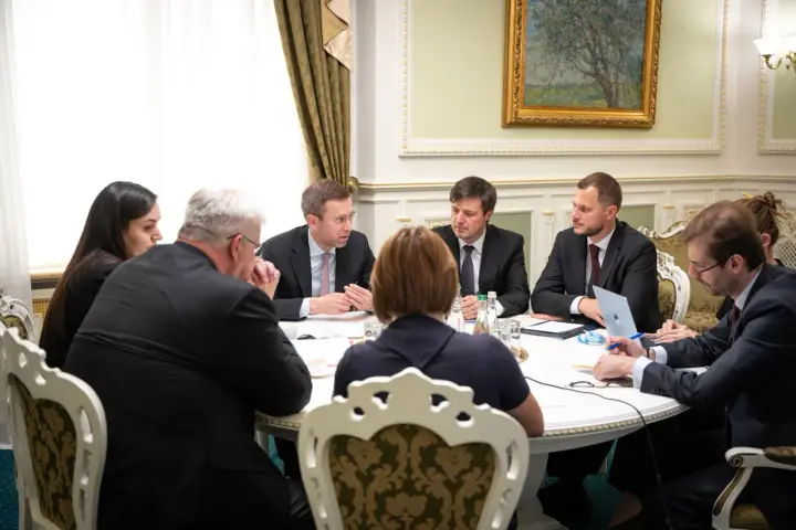 Корецький обговорив із Туском інфраструктурні проєкти та запросив в Україну