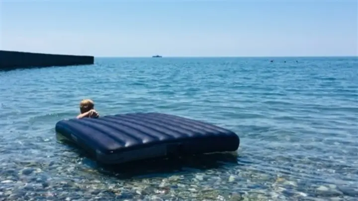 Current swept a 9-year-old child on a mattress into a mined water area in Odesa region: what rescuers say