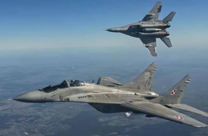 Польща підняла винищувачі через масовану ракетну атаку росії по Україні