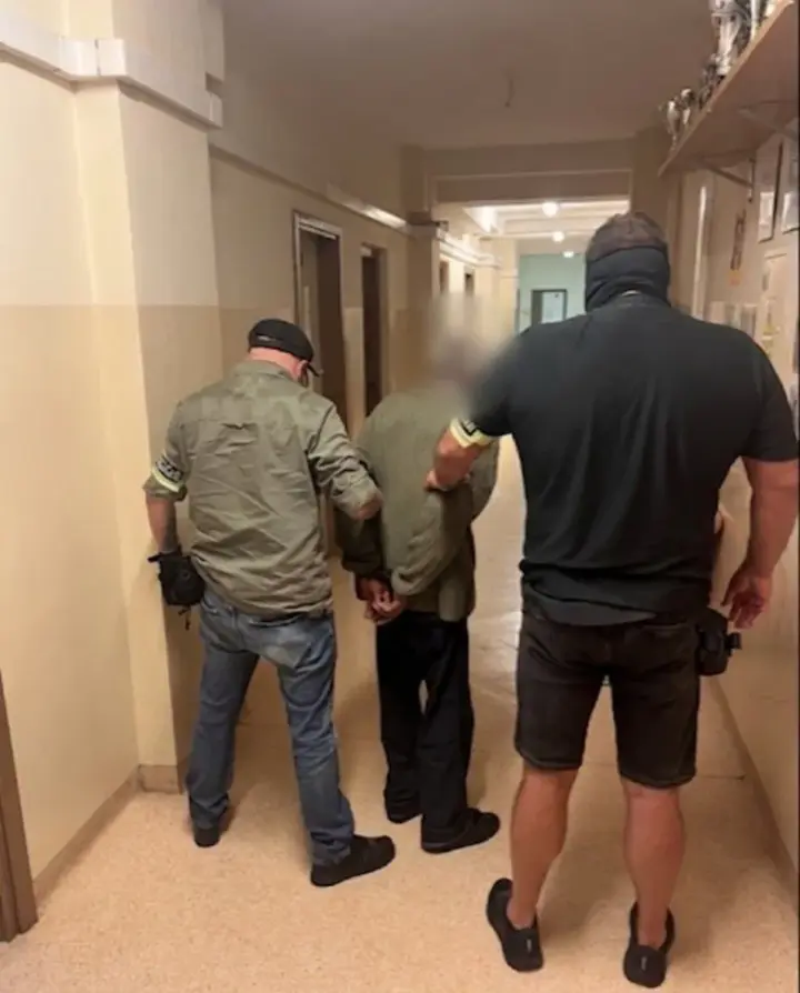 У Польщі затримали 76-річного чоловіка, який двічі вдарив українку дерев'яною тростиною по голові