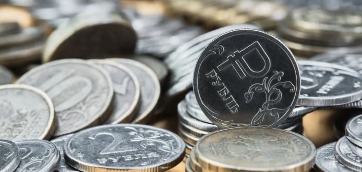 Russians have withdrawn over 2.5 trillion rubles from banks in six months amid growing distrust of the system - CPD
