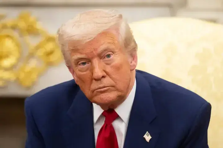 Трамп припустив, що Ормузька протока може бути повністю відкрита до вівторка