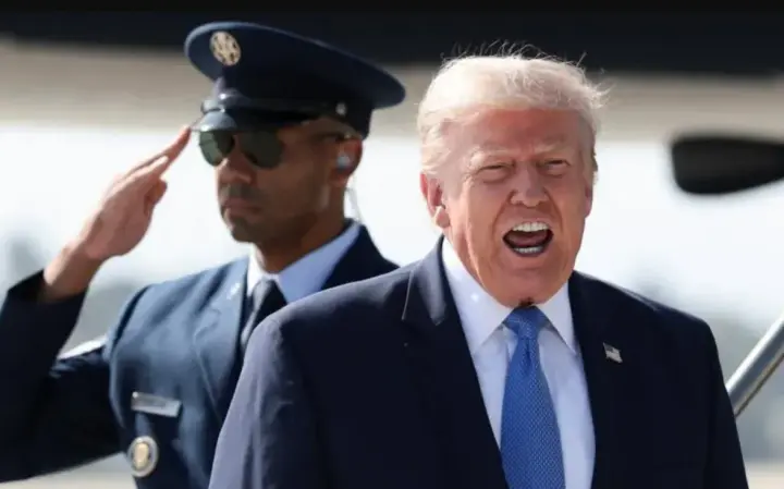 Трамп пригрозив Ірану "дуже сильним ударом", якщо Ормузьку протоку не відкриють найближчим часом