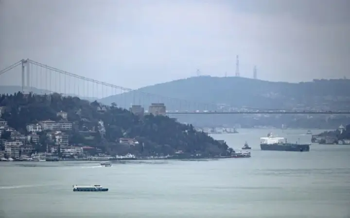 Туреччина відновила пропуск суден через протоки до Чорного моря - Bloomberg