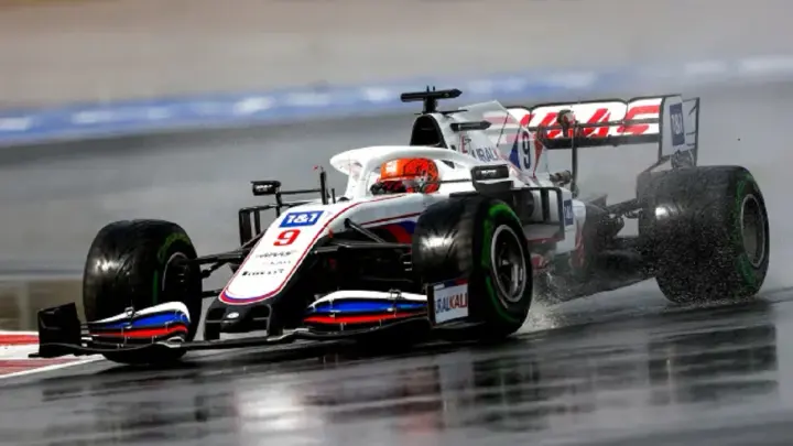 FIA скасувала санкції щодо російських та білоруських пілотів