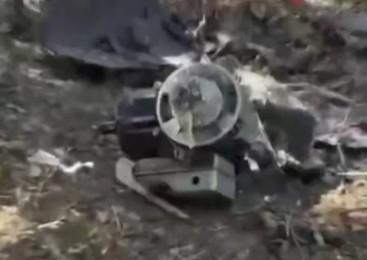 В Турции обломки беспилотника упали в саду на побережье Чёрного моря, а местный житель нашёл часть ракеты