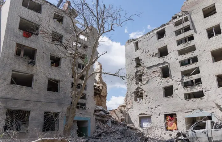 У Краматорську з-під завалів дістали тіло чоловіка після авіаудару рф