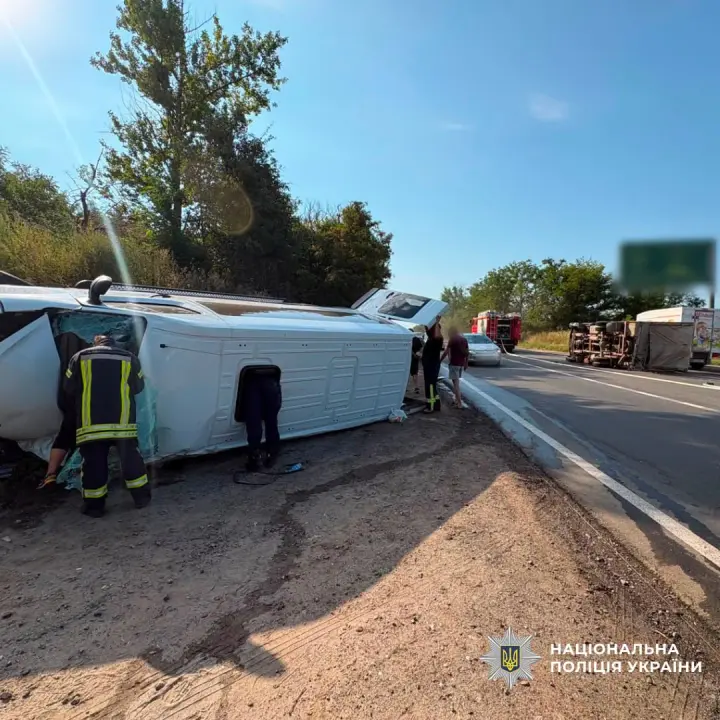 In Kharkiv region, a minibus collided with a truck, injuring five people