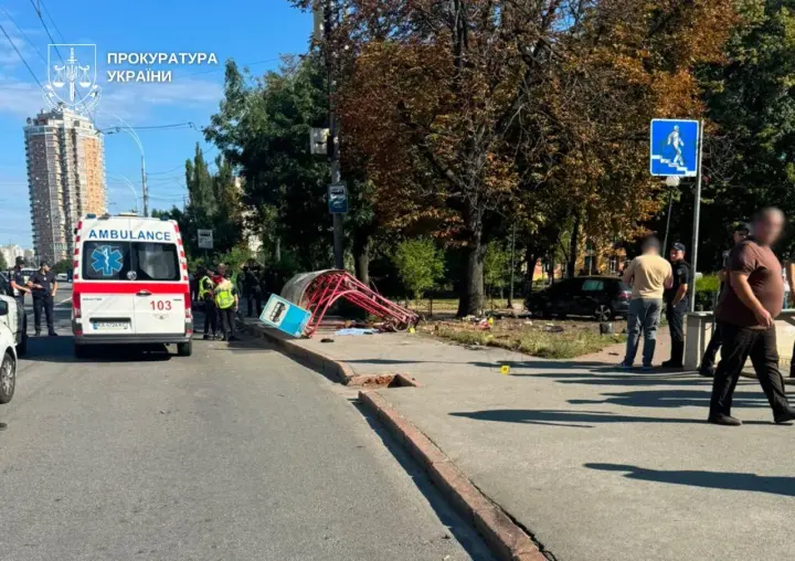 ДТП на остановке в Киеве: двое погибших, 4 раненых, водитель задержан