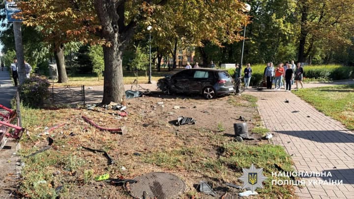 Traffic accident at a bus stop in Kyiv: Interior Minister shows footage of the moment of the collision