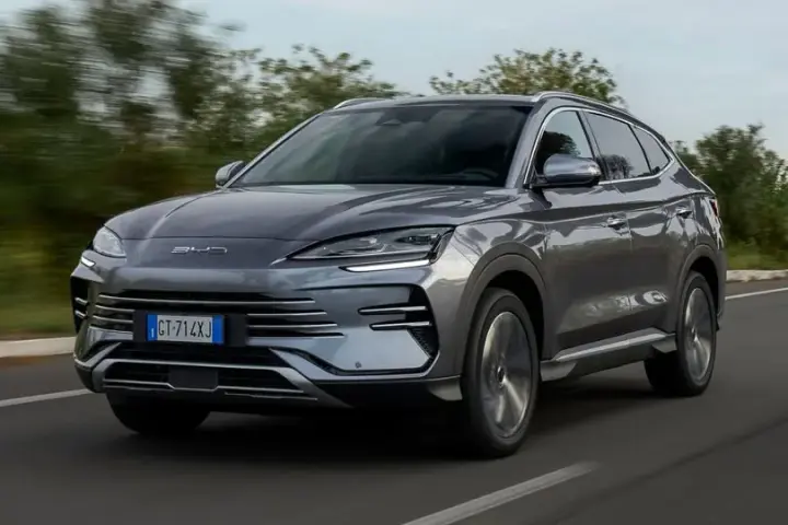 Українці вдвічі скоротили купівлю авто з Китаю, але кожне друге - електрокар