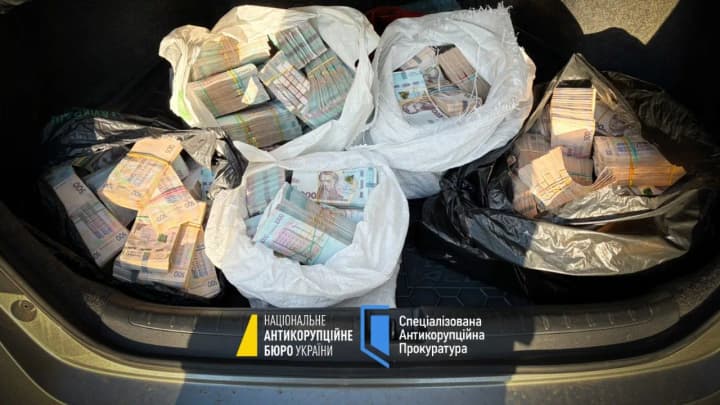 НАБУ і САП розкрили деталі схеми з фігурантами чинним і колишнім нардепами і топпосадовцями ОП і показали мішки з грошима