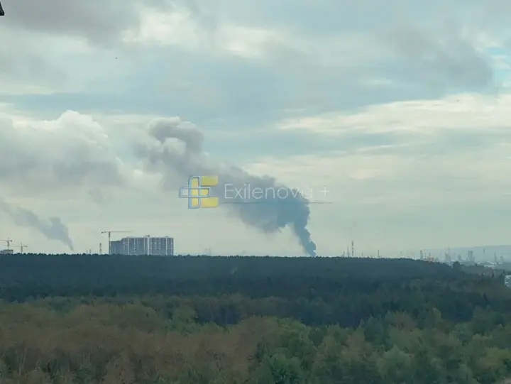 У росії фіксують атаку на один із найбільших російських НПЗ у пермі