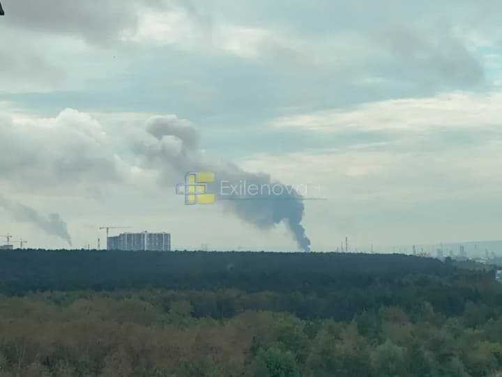 Зеленський підтвердив ураження НПЗ у пермі і аеродрому "маринівка", пошкодження Су-34