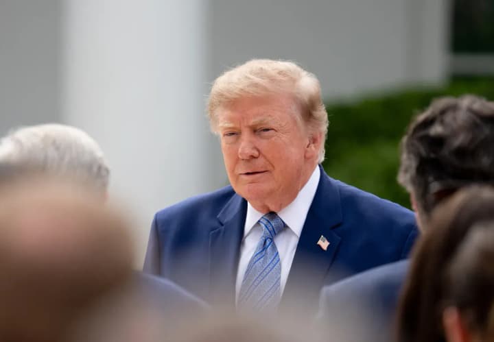 Трамп у червні здійснив понад 1000 угод з цінними паперами на сотні мільйонів доларів