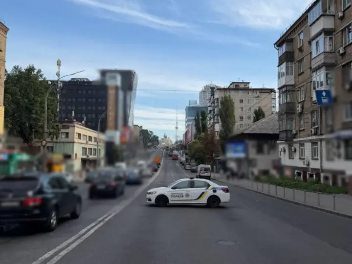 Major fire blocked traffic on one street in Kyiv