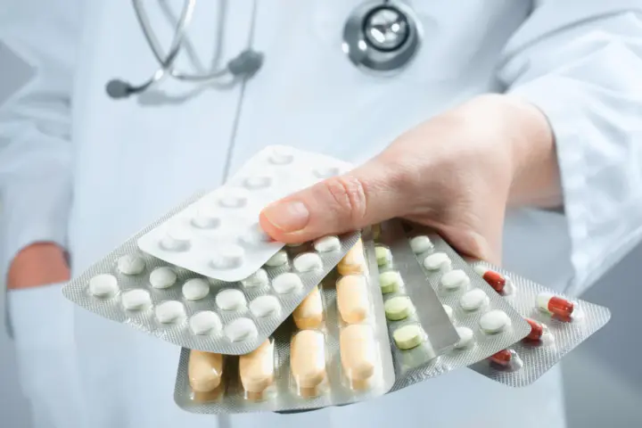 A scheme supplying medicines for intensive care, causing losses of UAH 80 million, has been exposed: a series of searches conducted and four notices of suspicion issued