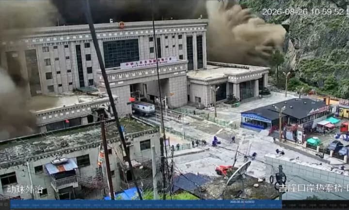 Кількість зниклих безвісти у Тибеті після зсуву в Непалі перевищила 550, Китай попереджає про нову загрозу
