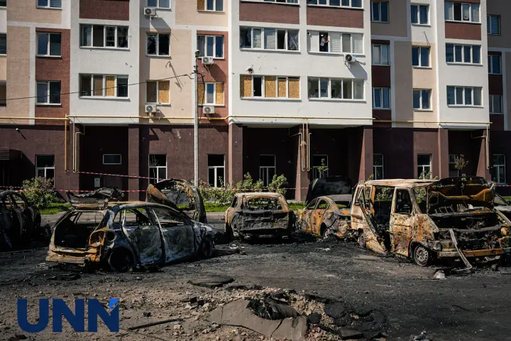 Атака БПЛА рф на Вишневе - пошкоджені житловий комплекс і авто