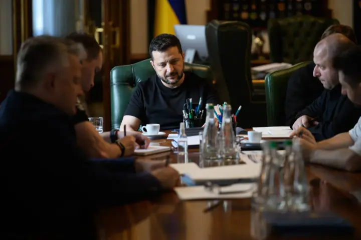 Zelenskyy had a "good conversation" with Witkoff and Kushner; they discussed setting a date for a visit to Ukraine.