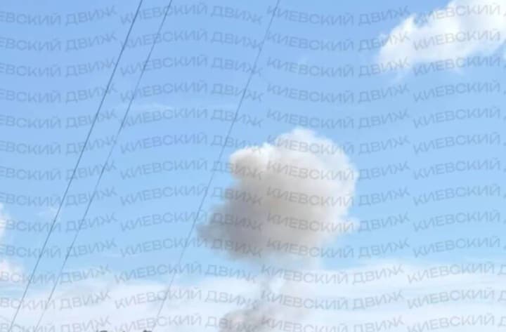 В Киеве произошёл пожар в 6-этажном доме из-за прилета российского дрона