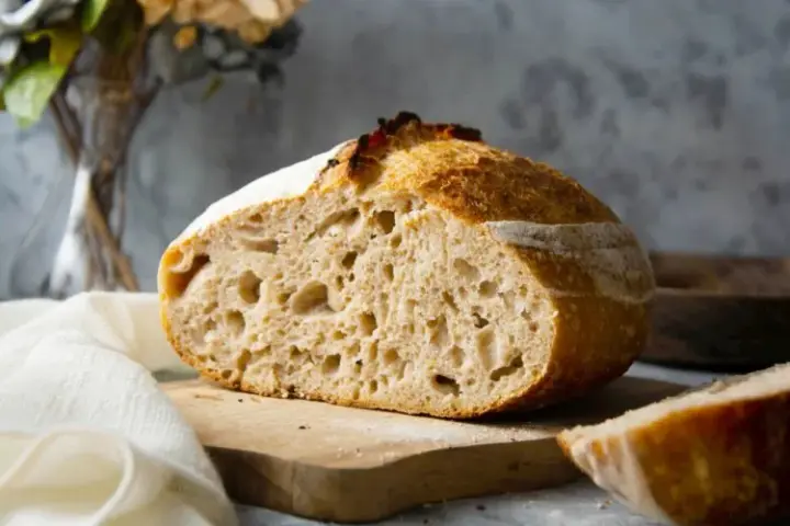 How to bake bread in an air fryer without unnecessary hassle and get a crispy crust