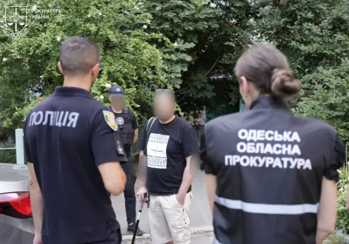 Просил интимные фото, а затем угрожал убийством — в Одессе мужчину подозревают в сексуальной эксплуатации маленьких девочек