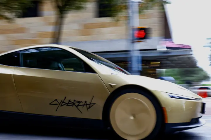 Tesla запускає роботаксі Cybercab: чому це може стати викликом для США