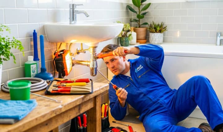 How to unclog a sewer at home: effective methods without unnecessary expense