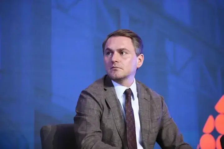 Зараз перебуваю у закордонному відрядженні: Кравченко підтвердив виїзд з України