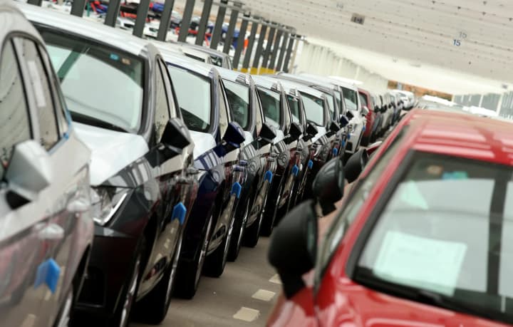 ЕС призвал Китай добровольно ограничить экспорт гибридных автомобилей во избежание торговой войны