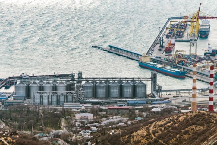 рф майже вчетверо скоротила експорт пшениці на тлі українських атак на чорноморську портову інфраструктуру
