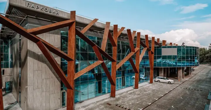 An apparent strike occurred at the "Parkovy" International Convention Center in central Kyiv — a video is circulating online