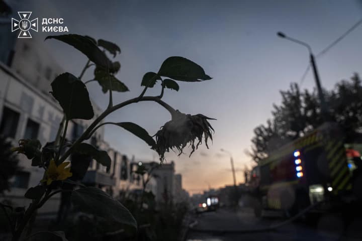 Київ та область продовжує атакувати росія - вранці дрон влучив у багатоповерхівку на Печерську
