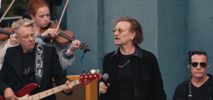 U2 відсвяткував 50-річчя концертом у школі, де починався їхній шлях