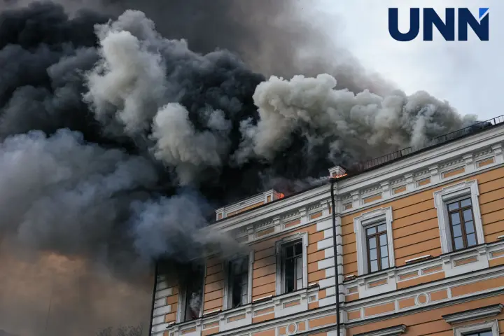 По центру Києва вдарив ворожий дрон: сталася пожежа у НАН, щонайменше одна загибла і травмовані
