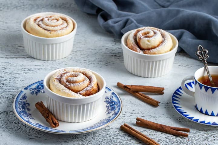 Cinnabons at home: 5 recipes for fluffy buns with different fillings
