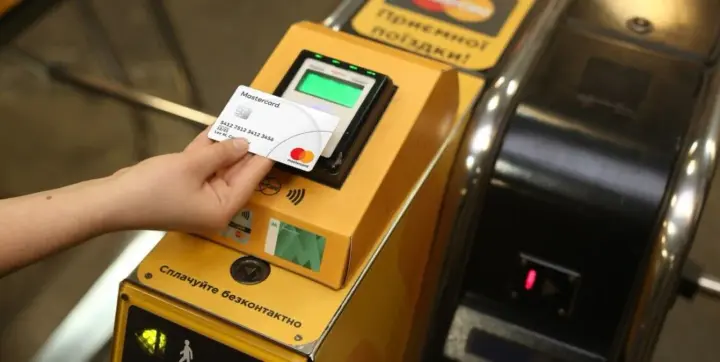 Disruptions to fare payment may occur in Kyiv after attacks on data centers — how to pay