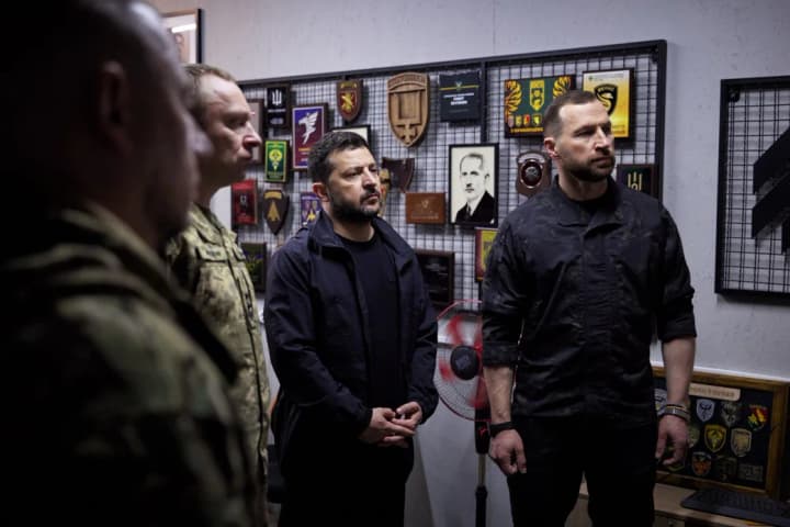 Коли кажемо "Україна тримається", початок це бере на фронті - Зеленський записав звернення до Дня захисників і захисниць