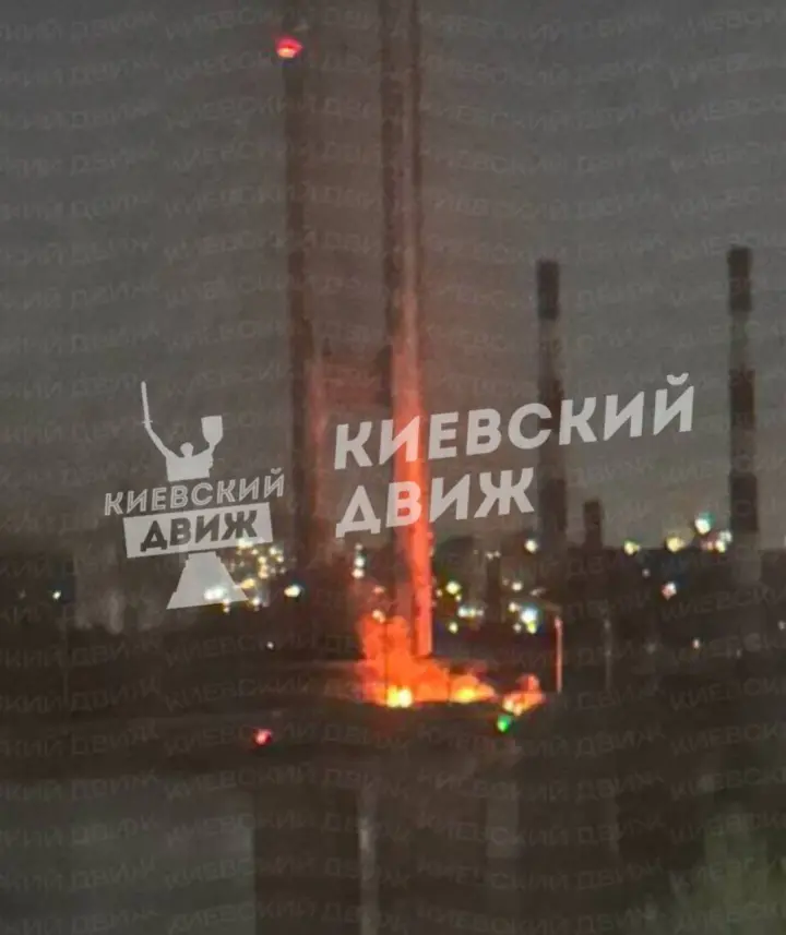 Удар рф по Південному мосту: пошкоджена опора та бетонне загородження метрополітену, рух транспорту зупинили